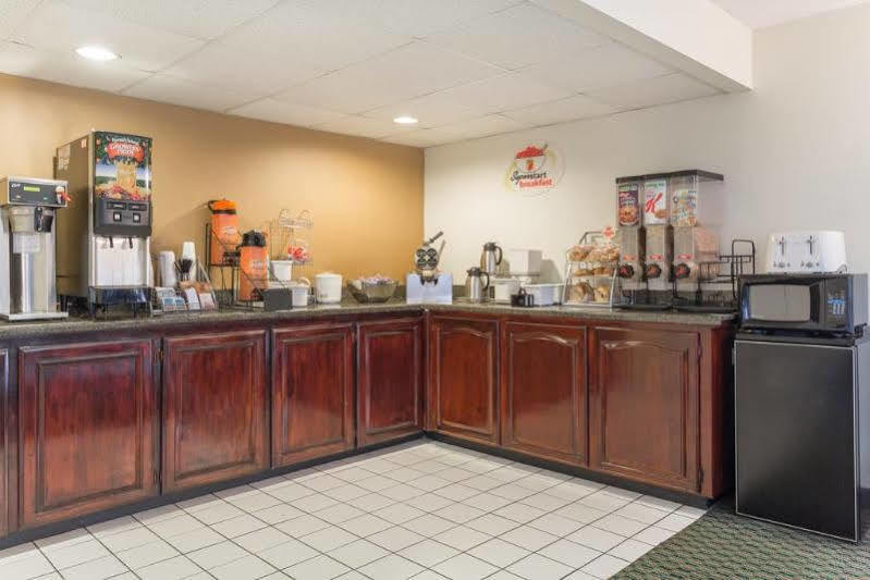 Super 8 By Wyndham Orangeburg Hotel Buitenkant foto