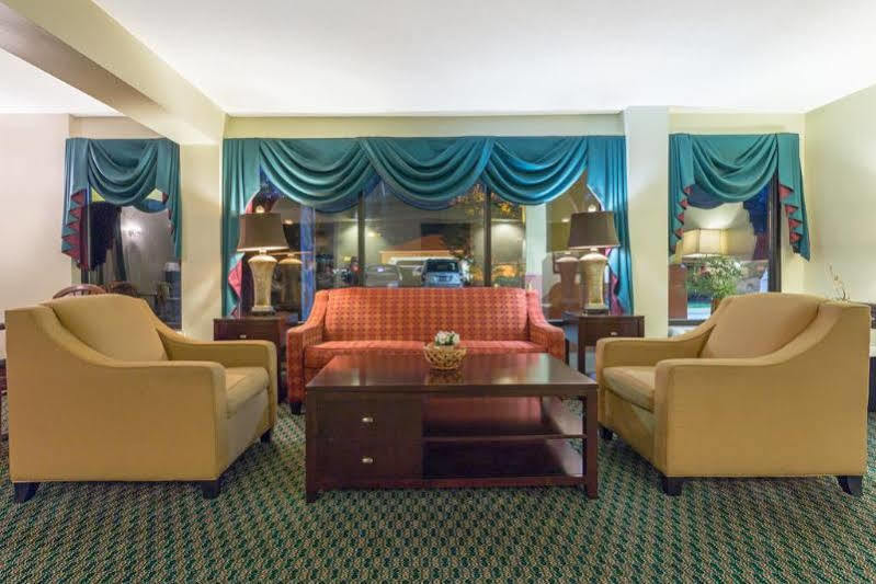 Super 8 By Wyndham Orangeburg Hotel Buitenkant foto